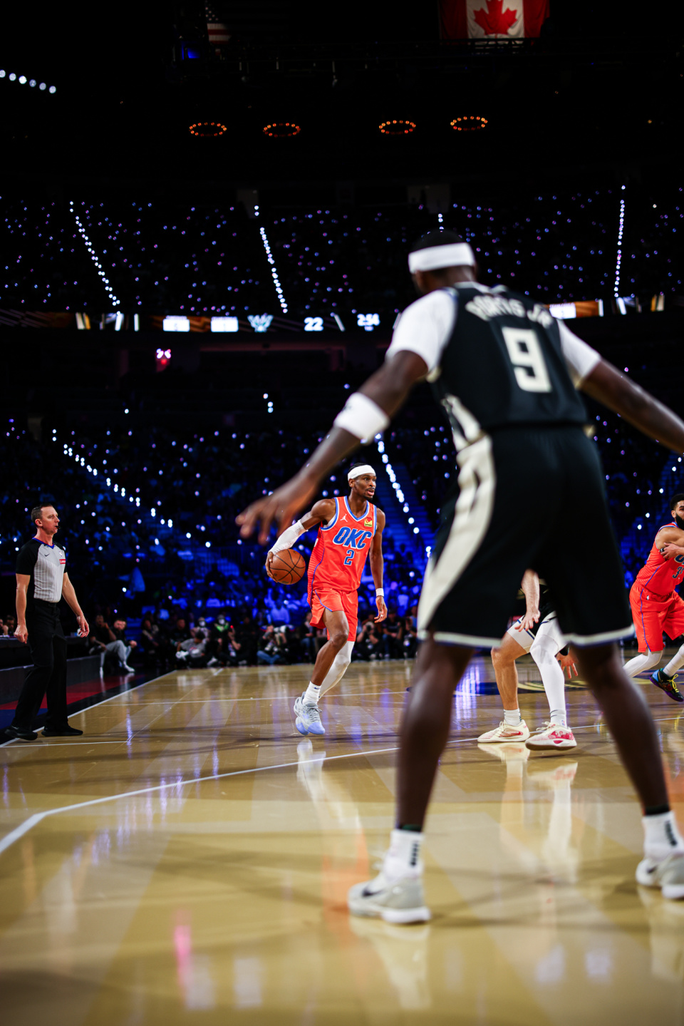 深圳队鏖战雄鹿,霍勒迪点燃赛场 深圳队鏖战雄鹿,霍勒迪点燃赛场